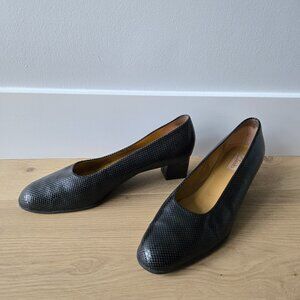Retro Clarks Block Heel Leather Pumps – Size 11 (UK 9)